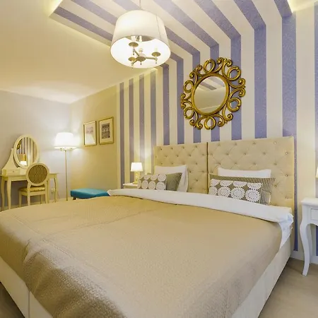 Aparthotel D&c Holdings