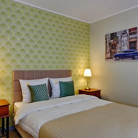 D&c Holdings Aparthotel