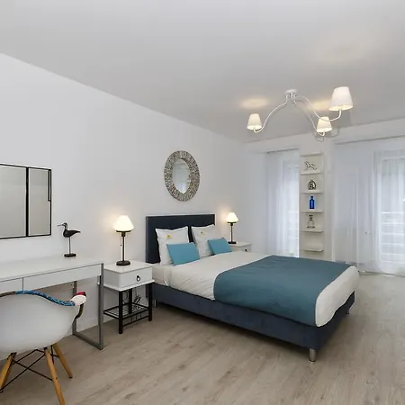 Aparthotel D&c Holdings
