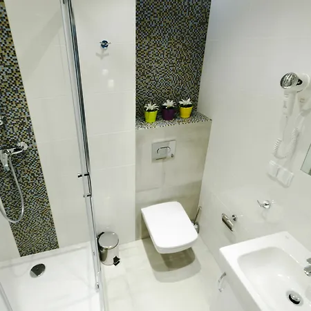 D&c Holdings Aparthotel